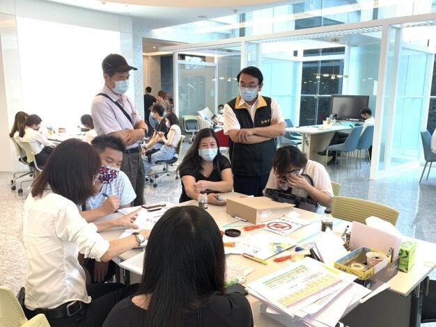 新竹縣竹東鎮新建案「星都匯」採閉門銷售,引來消保官稽查。圖/新竹縣消保官辦公室提供