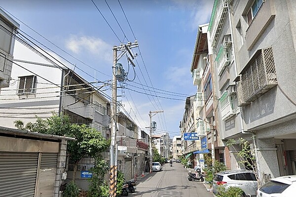 台中大里大明路商圈40年老公寓近幾年轉手交易,2013年總價285萬、單價10.8萬,到今年的單價20.1萬,價格幾乎翻倍;民眾若遇到投資客物件也要多多留意。示意圖/google map