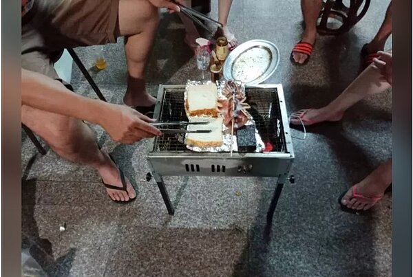 雲林縣政府宣布中秋連假僅開放「同住家人」在自家庭院或空地進行烤肉、賞月活動,並請社區、社團停辦非家人的群聚活動。記者陳苡葳/攝影