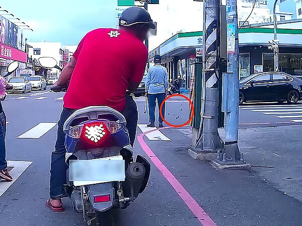 台東縣政府為提倡乾淨環境，鼓勵民眾檢舉亂丟菸蒂、亂吐檳榔渣汁的惡習，18年來檢舉裁罰1萬7千餘件，開罰2千多萬元。圖／台東縣環保局提供