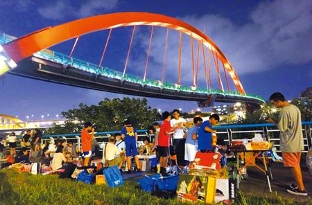 Delta病毒侵台,全台至今已有17縣市發布戶外禁烤令。圖/中時報系資料照