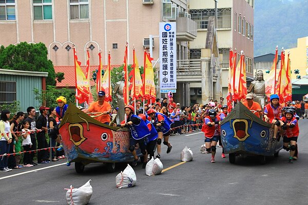 客庄12大節慶之一「南投.國姓搶成功」系列活動,「推戰船競賽」為指標性項目。圖/聯合報系資料照