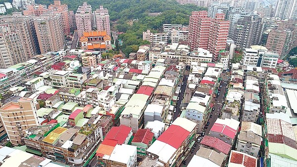 新北市都更處將把景安站周邊畫設為策略更新地區,提高都更誘因,加速都市更新。圖/新北市都更處提供