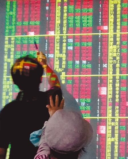 金融研訓院昨日發布8月「台灣金融風險指數」,8月再次回升至99,較7月上升0.2,主要是因為台灣房市和股市風險上升。(本報資料照片)