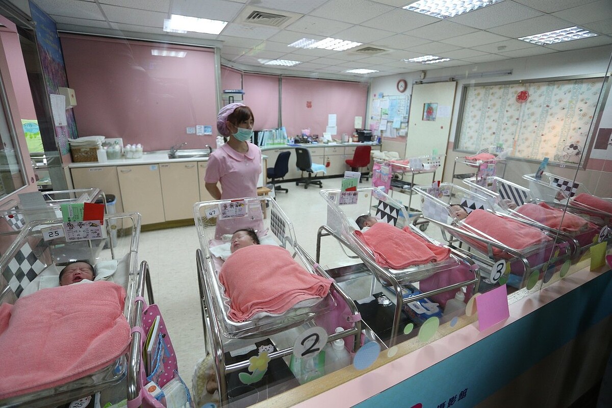 內政部最新人口統計,8月出生數又較死亡數少,連續第八個月呈現「生不如死」趨勢。 圖/聯合報系資料庫