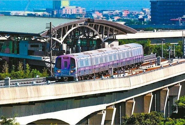 受疫情衝擊，機場捷運載客量大減，桃園捷運公司去年1月至今年8月虧損13.95億元。圖／桃園捷運公司提供
