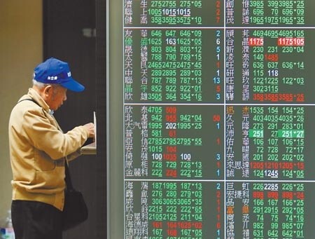 國泰證期研究部分析師蔡明翰表示,市場資金仍然充裕,有助外資回補台股,帶動電子權值股走勢。(本報資料照片)