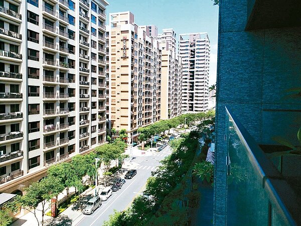 桃園捷運綠線八德站附近房價親民，獲首購、退休族喜愛。 圖／中時報系資料庫
