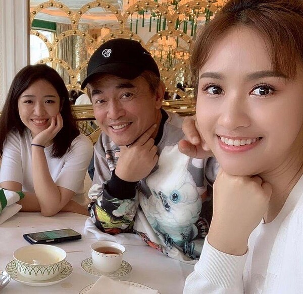 吳宗憲(中)二女兒Vivian(左)傳出今天舉行婚禮。圖/摘自臉書