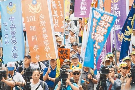 新進公務人員退撫新制後年上路，傾向確定提撥制。 圖／中時資料照片