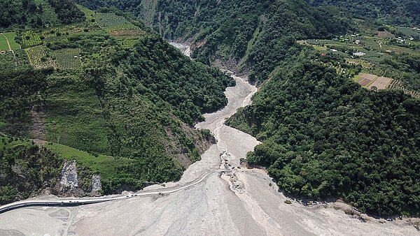 高雄桃源區明霸克露橋斷橋涵管便道昨遭3波土石流沖毀,便道在前一天已提前關閉通行,幸未釀成更大危害。聯合報系資料照片
