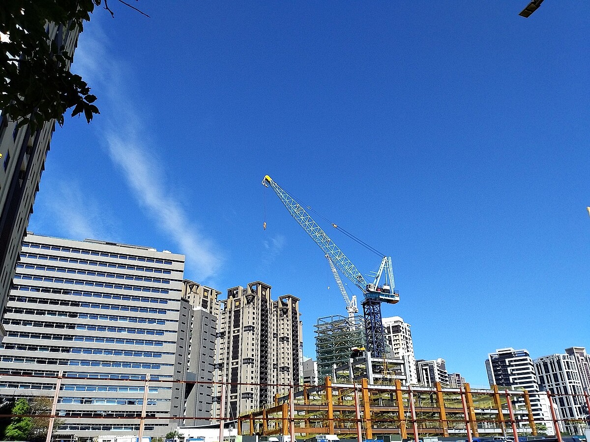 熱銷案突變爛尾樓...建商怎麼挑? 專家授「銷售資訊」有端倪 預售屋換約不須申報及揭露交易資訊,內政部地政司官員作出明確解釋;另外預售屋銷售上,建商、代銷業者可先訂定假契約拉抬價格,完成實價登錄後再解除契約,利用實價登錄資訊哄抬價格,對此地政司也有嚴密防堵機制。圖/好房網News記者林和謙攝