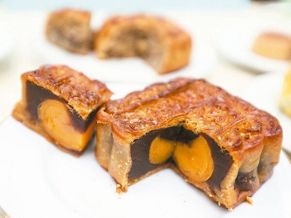 月餅種類多元,其中以廣式月餅的熱量最高。圖/聯合報系資料照