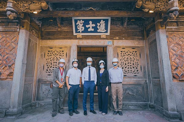 國定古蹟「進士第」一期修復將完工,修復中意外挖出卍字牆,重現百年宅第風貌。圖/新竹市政府提供