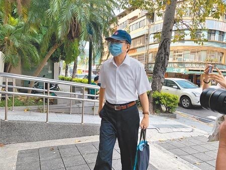 台北市議員潘懷宗被控貪汙罪,士林地院13日開庭,潘自曝罹患攝護腺癌。(李文正攝)