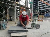 缺工嚴重！　調查：逾七成製造業、工程建設找不到人才