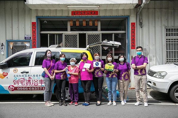 富宇慈善基金會與永信社福基金會再度攜手，號召企業志工中秋送物資。圖／業者提供