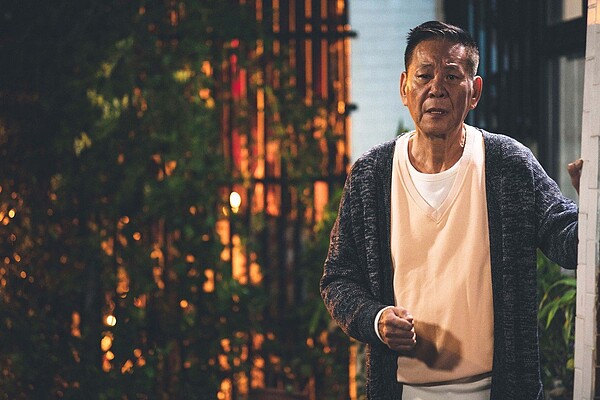 龍劭華今(14日)晚在高雄85大樓突然暈倒,送醫急救不治,享壽68歲。圖/東森提供