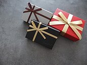 哭哭了！企業發放中秋禮金22％兩頭空…疫外減4％平均1403元 　