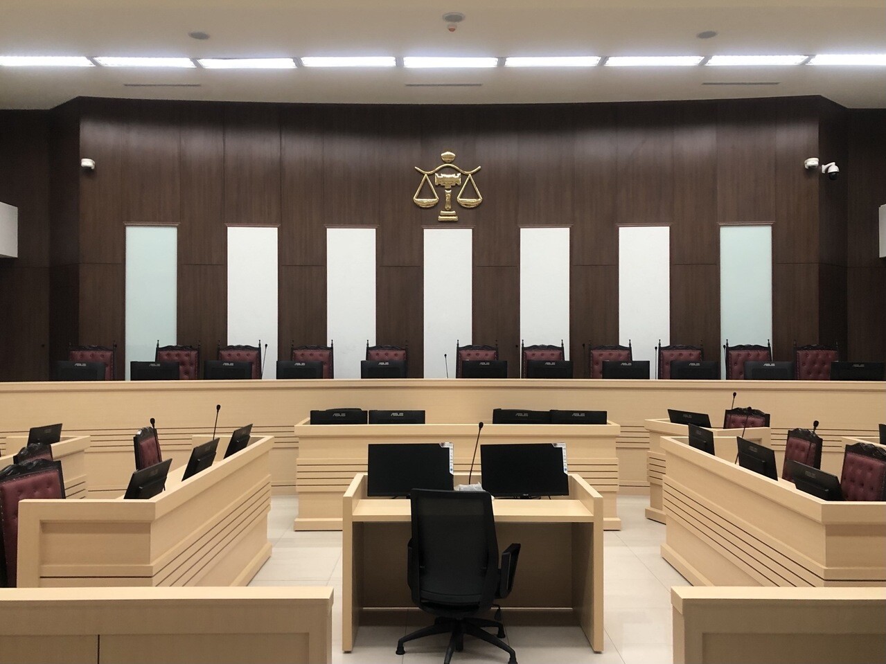 詹婦和鄰居相處不睦,竟在門把抹糞、鑰匙孔灌白膠,法院判詹應賠1萬多元。記者曾健祐/攝影