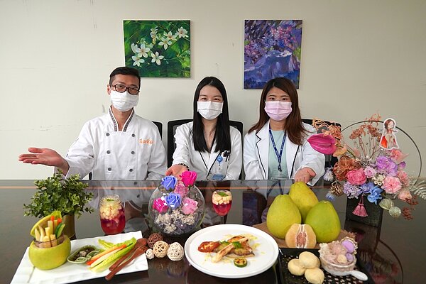 中秋節即將到來,應景的柚子好吃又營養,但營養師也提醒,有4種類型的人不宜多吃。記者陳斯穎/攝影