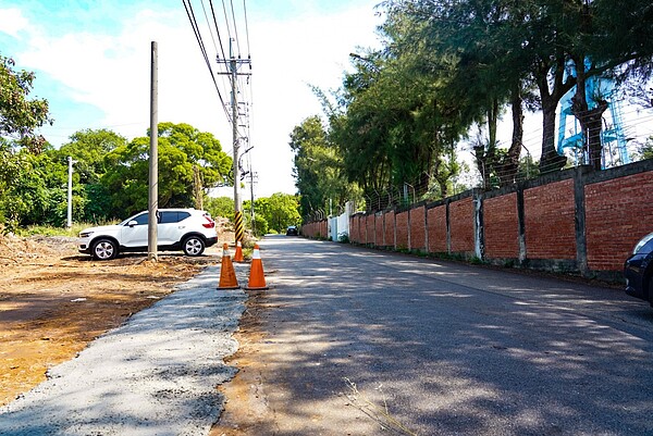 中清路6段451巷是沙鹿區連接中清路的重要路段,同時也是公明國中上下學的重要道路。圖/台中市建設局提供