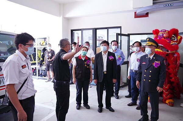 花蓮前縣長傅崐萁（左4）扎根、縣長徐榛蔚（左3）持續推動，在全台健康城市大調查中，施政獲得肯定。圖／花蓮縣政府提供