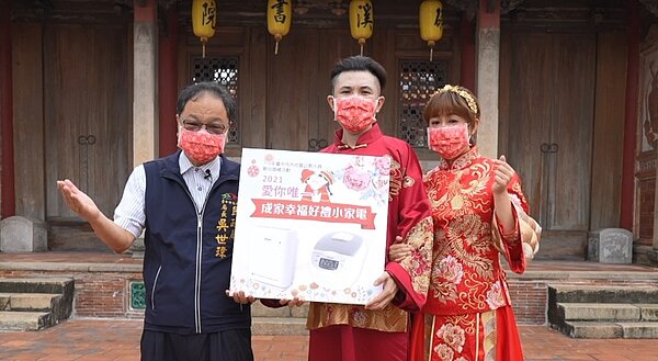 體驗磺溪書院古式婚禮,台中聯合婚禮9月24日起報名。圖/台中市民政局提供