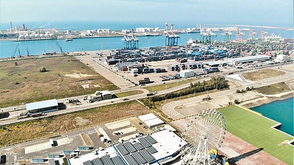 身為台灣第二大港口的台中港特區,在海運吞吐量激增下,區域商圈發展快速,也帶動房市前景看俏。圖/業者提供