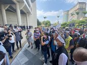 千人小村養了35萬隻雞　彰化埔鹽鄉民到縣府抗議惡臭