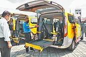 小黃公車 駛進恆春、車城