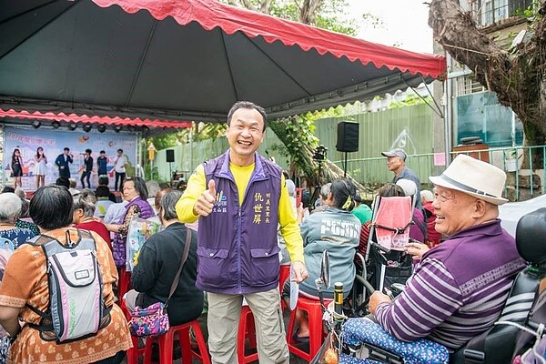 仇世屏里長。圖/取自明義里臉書