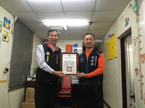 仇里長熱心公益。圖/ 取自臺北市榮民服務處