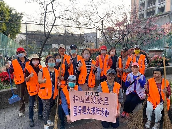 復勢里會在農曆年前舉辦清潔日，將里內大街小巷徹底打掃乾淨。圖／取自徐麗雲臉書
