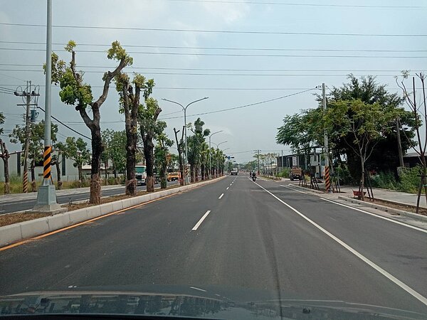 高雄新市鎮橋頭科學園區友情路現場完工照片。圖/內政部提供