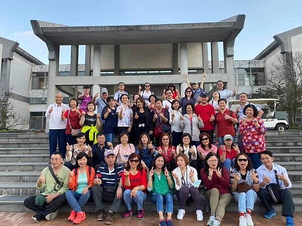 里長尤敏玉透過舉辦出遊活動，拉近里民們間的距離。（圖／尤敏玉提供）