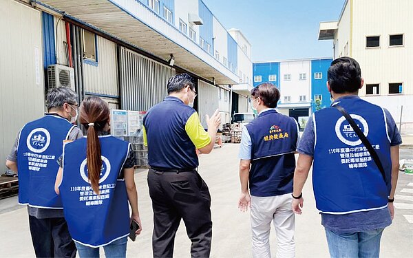 經發局呼籲符合納管條件的未登記工廠業者，儘速向市府特定工廠登記單一窗口提出申請。圖／台中市經發局提供