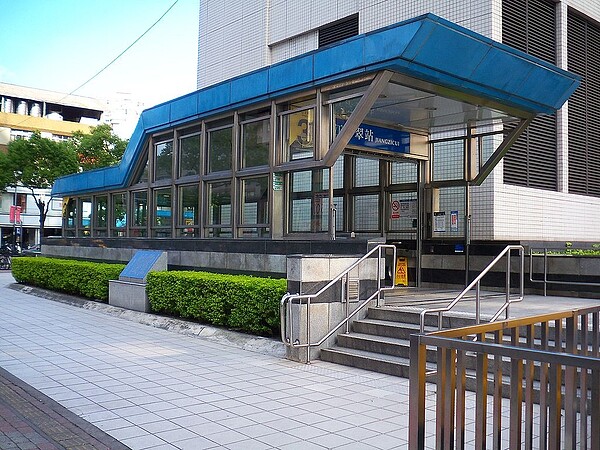 新北市捷運江子翠站是進入台北市前的第一站,地理位置主要以雙十路、文化路,與江翠北側重劃區為主,聯外動線相當便利。圖/匯流新聞網