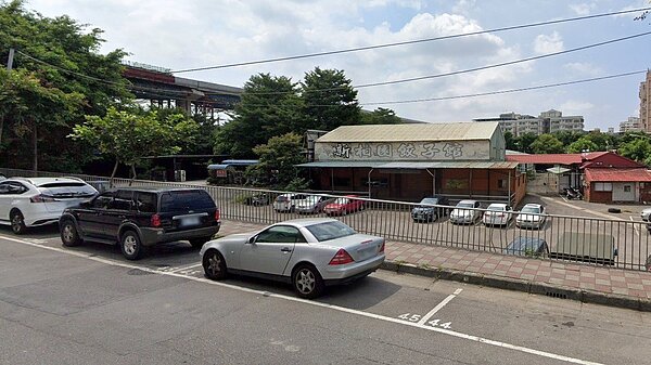 鶯歌區國華路與建國路交叉口原為體育場用地,目前被當成停車場使用,未來在市地重畫後將改成商業用地。圖/新北城鄉局提供