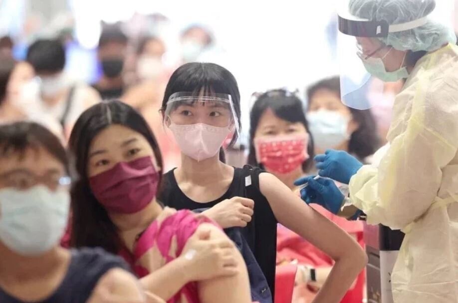 校園接種BNT疫苗。圖/聯合報系資料照