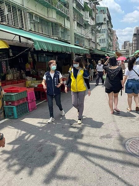 潘陳金娥走動式服務。圖/潘陳金娥提供