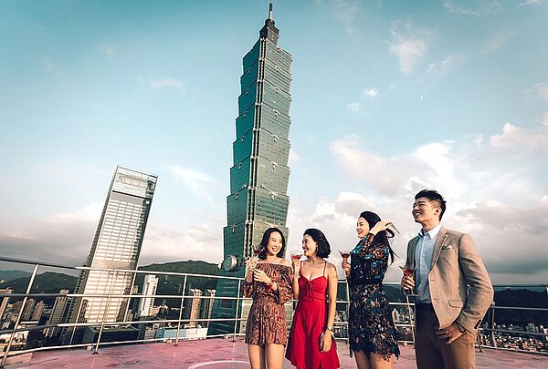 台北君悅酒店頂樓戶外直升機停機坪,可近距離飽覽台北101大樓景觀,過去除辦過幾場私人宴會,從未正式對外開放。圖/台北君悅酒店