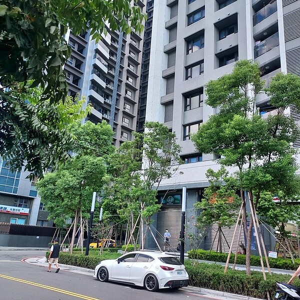 現代化大樓進駐。圖/小敏攝