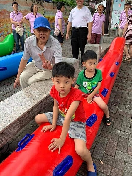 路上龍舟大賽。圖/劉憲昌提供