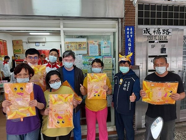 學明里長誠懇待人,做事情十分盡心盡力,深受里民肯定。圖/取自成福里辦公室 里長卜學明 創新領航 翻轉成福 打造幸福臉書