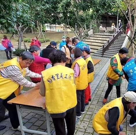 義工隊處處協力。圖/張義博提供