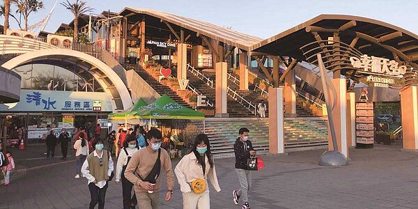 新東陽經營的國道三清水服務區8月營收,蟬聯各服務區單月營收之冠。圖/劉朱松