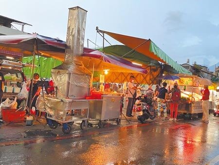 疫情影響生意,南投埔里鎮公所加碼抽獎搶五倍券商機。(廖志晃攝)