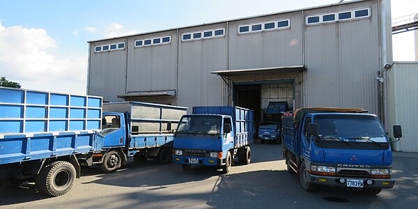 2021年度下期營業用牌照稅10月1日開徵,車輛數25.81萬輛、稅額11.45億,皆為近三年新高。圖/中時電子報資料照片