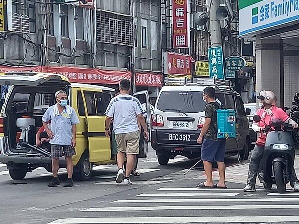北投區開明里進行防疫措施。圖／取自「開明里里長左麗芳」臉書